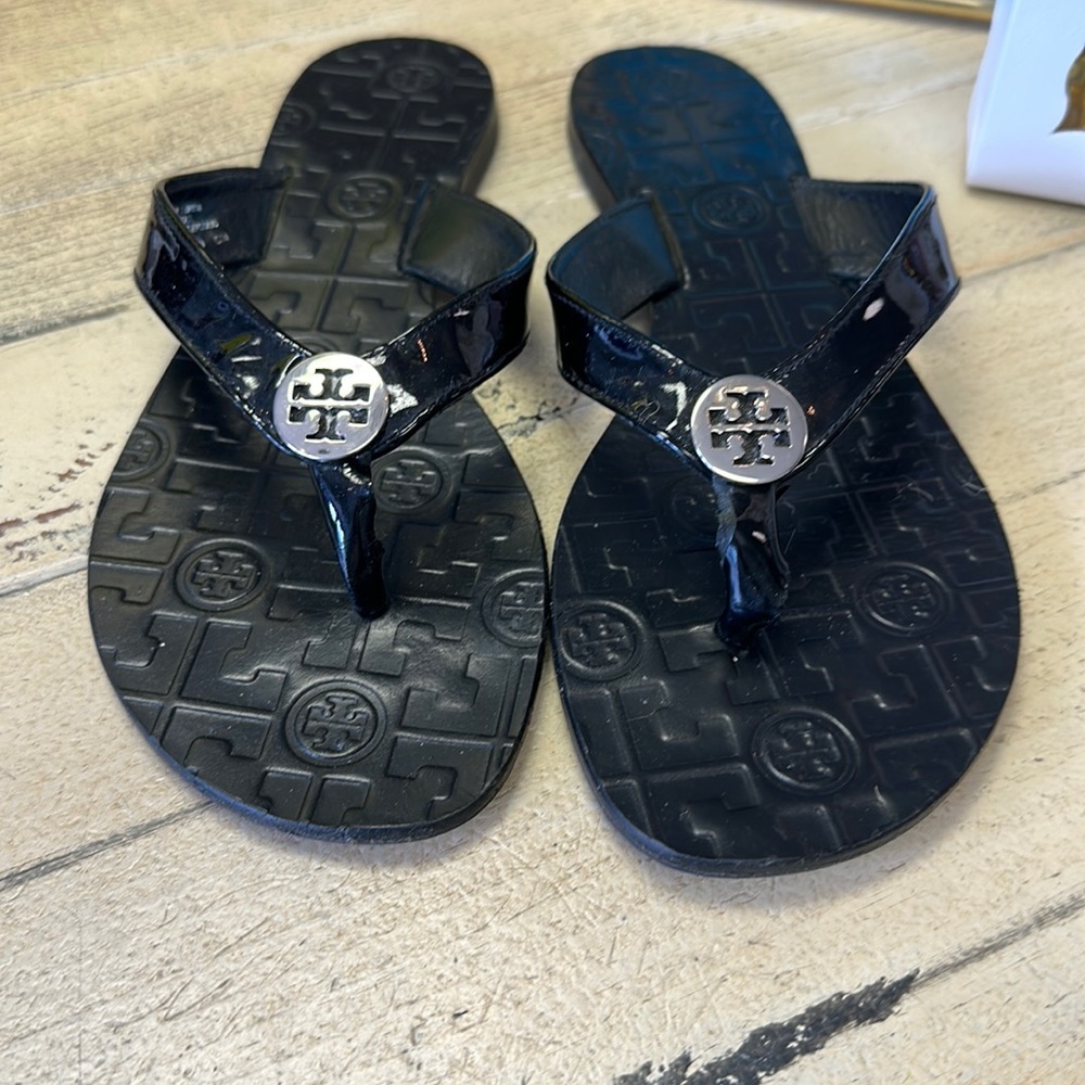 Tory burch leather flip flops